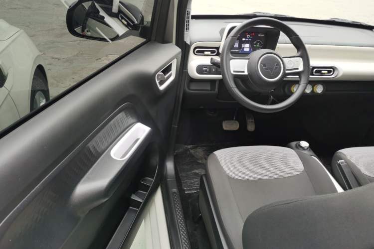 Used Wuling Hongguang MINIEV 2024 3rd Generation 215km Youth Edition
