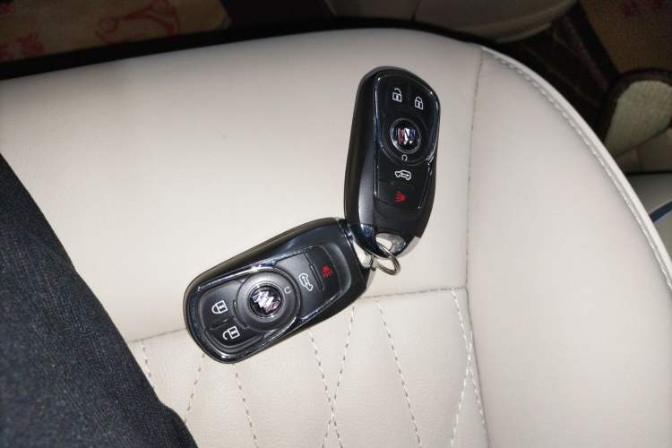 Used Buick GL8 2023 Facelifted Land Cruiser Executive Luxury Version
