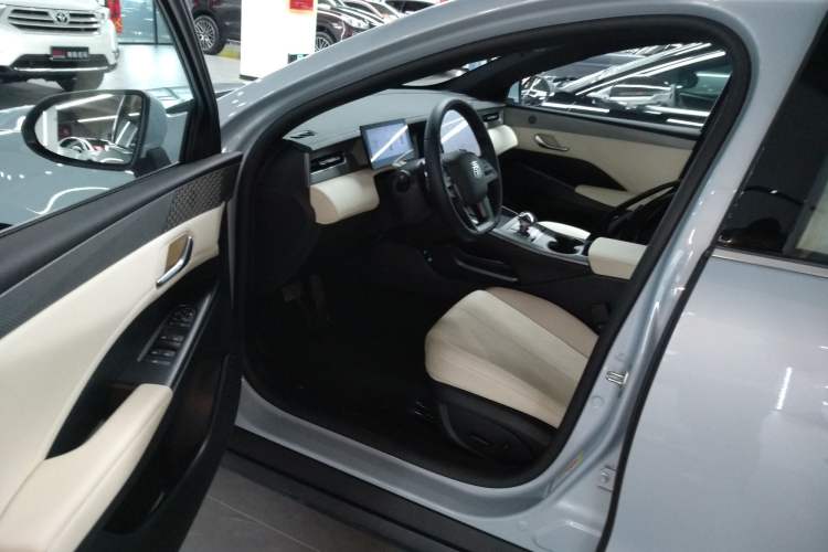 Used BYD Qin PLUS 2025 DM-i Smart Drive 55KM Beyond Model
