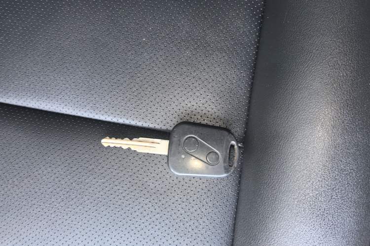 Used Jinbei Gold Hiace M Classic 2022 1.5L Travel Lion Passenger Van 7 Seats
