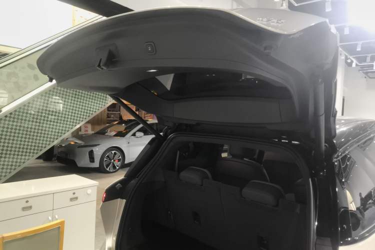 Used Nio ES8 2023 75 kWh Executive Edition