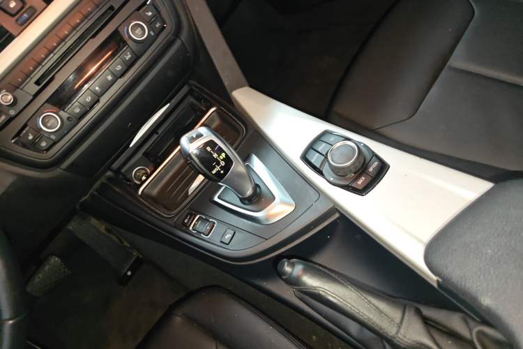 Used BMW 3 Series 2015 320i Luxury Line Stylish Edition
