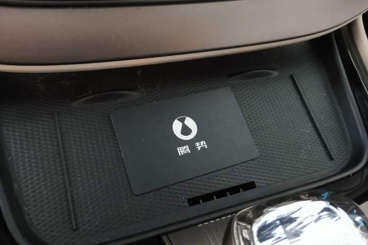 Used Denza D9 2022 DM-i 970 Four-Wheel Drive Flagship Model
