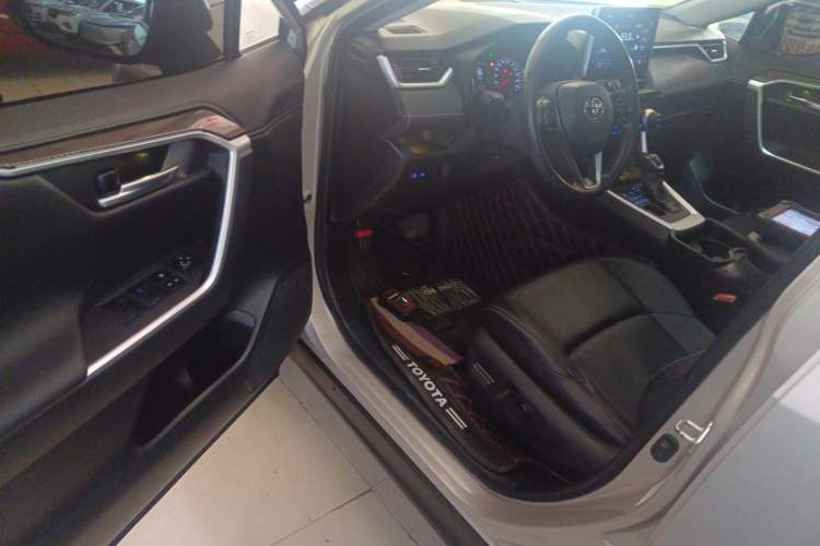 Used Toyota Wildlander 2021 2.0L CVT 4x4 Luxury Edition
