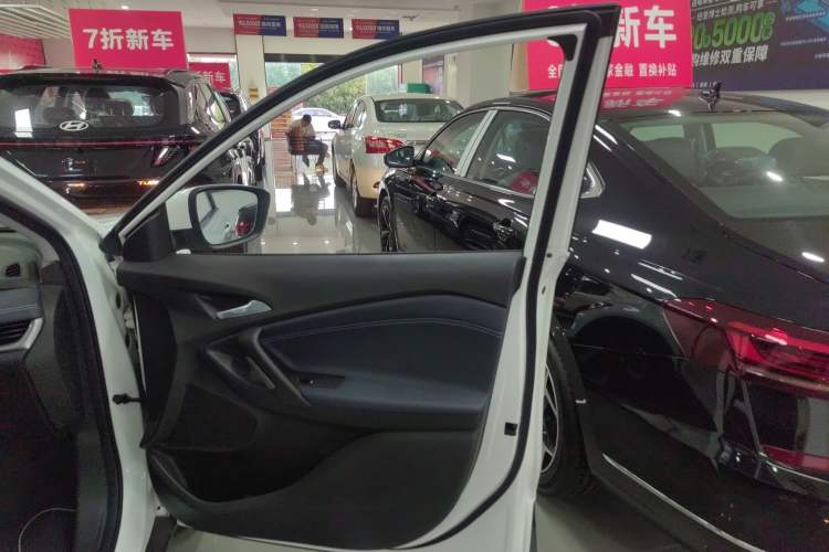 Used Chevrolet Trax 2021 325T Automatic Fun Edition China VI Standard