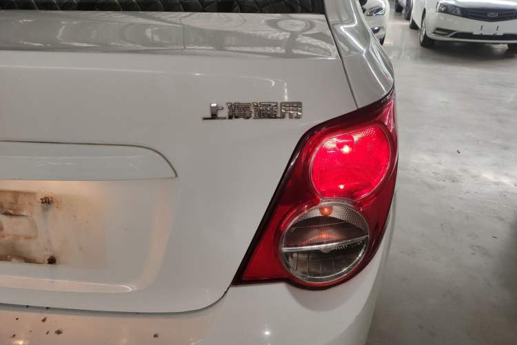 Used Chevrolet Aveo Sonic 2011 Sedan 1.4L MT SL
