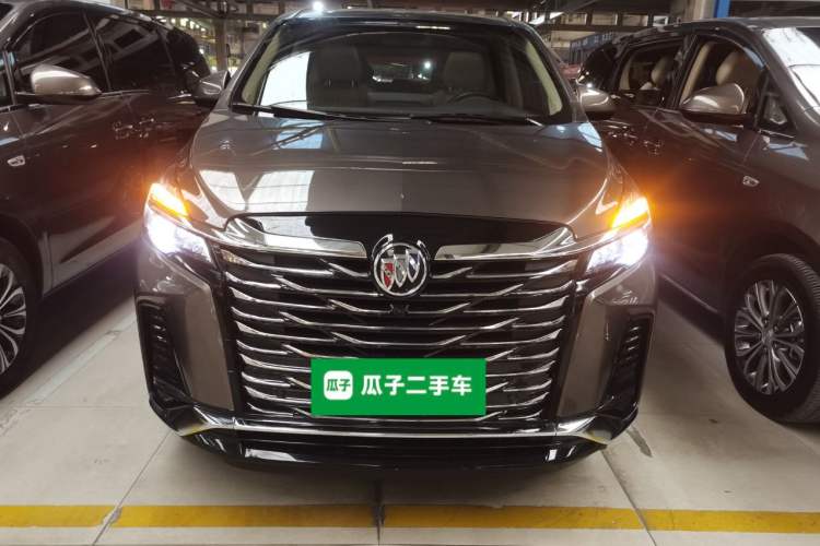 Used Buick GL8 2023 Facelifted Land Cruiser Executive Luxury Version