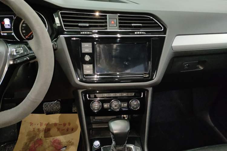 Used Volkswagen Tiguan L 2019 330TSI Automatic Two-Wheel Drive Panoramic Comfort Edition China VI Standard
