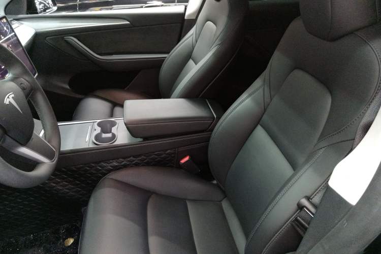 Used Tesla Model Y 2023 Rear-Wheel-Drive Version
