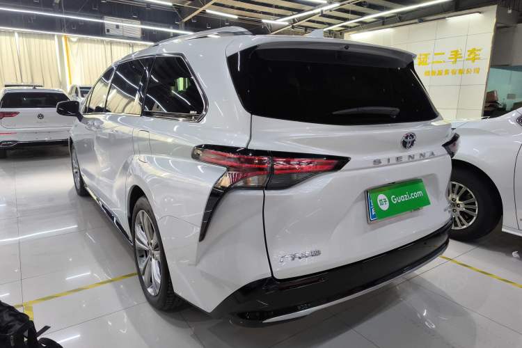 Used Toyota Sienna 2024 2.5L Hybrid Platinum Edition