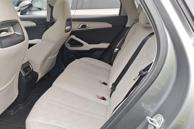 Used BYD Yuan UP 2025 Intelligent Driving Version 401 km Beyond-Range Edition
