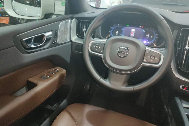 Used Volvo XC60 2024 B5 4x4 Smart Luxury Edition
