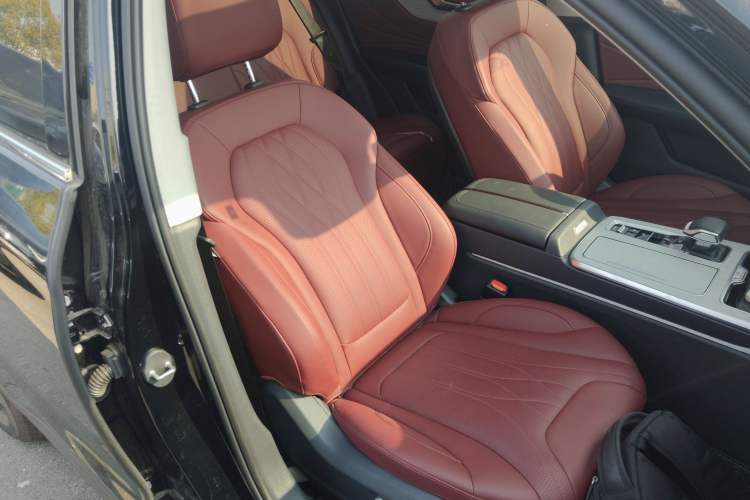 Used Hongqi HS5 2025 2.0T Two-Wheel Drive Flagship Pro Edition
