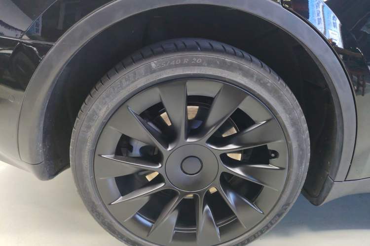 Used Tesla Model Y 2022 Long-Range All-Wheel-Drive Version