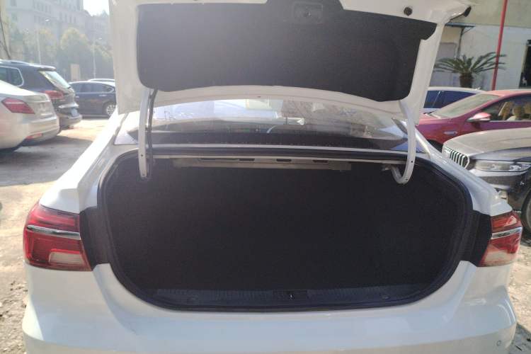 Used Roewe i6 2018 20T Automatic Flagship Edition
