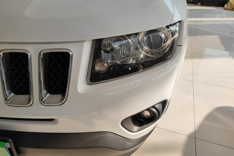 Used  Compass 2015 2.0L two-wheel drive sport version