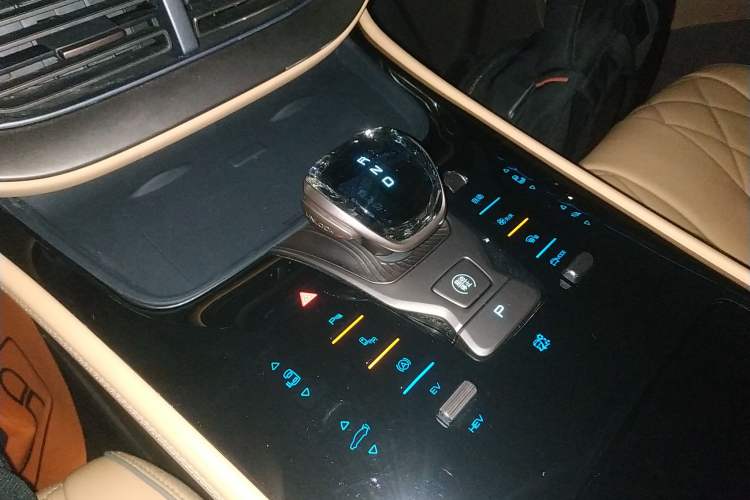 Used Denza D9 2022 DM-i 1040 Prestige Model