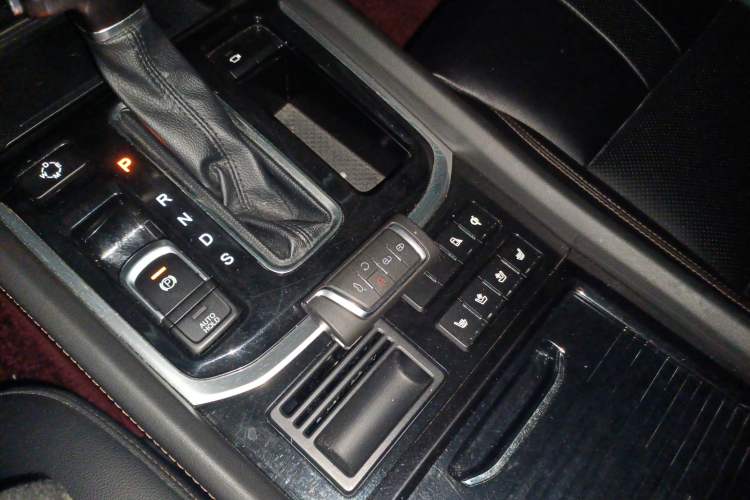 Used GAC Trumpchi GS8 2017 320T Two-Wheel Drive Luxury Smart Connectivity Version (7 Seats)
