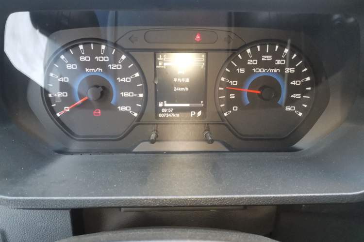 Used Iveco Daily 2023 2.5T A35M1 Multi-Purpose Passenger Vehicle Short Wheelbase Mid-Roof Design Dual Side Sliding Doors Automatic Transmission
