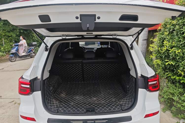 Used Roewe RX5 2023 PLUS 330TGI Automatic Trendsetting Smart Edition
