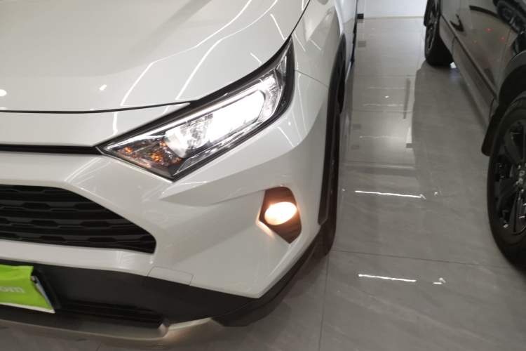 Used Toyota RAV4 2022 2.0L CVT 4x4 Fashion Edition
