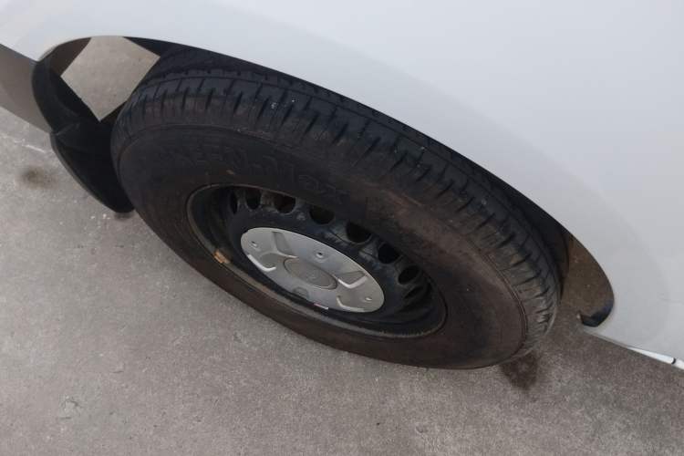 Used Ford Transit 2019 2.0T Diesel Multi-Purpose Commercial Vehicle Short Wheelbase Mid-Roof Design 6-Seater China VI Standard