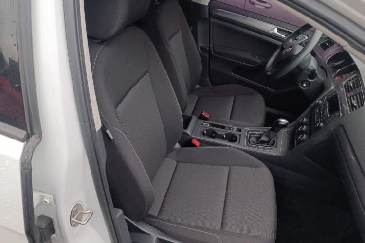 Used Volkswagen Golf 2016 1.6L Automatic Fashion Model