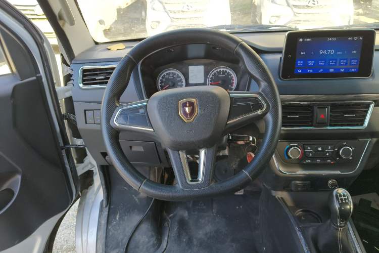 Used Jinbei Gold Card S6 2023 1.6L Manual Double-Cab Standard Version with 3.0-Meter Cargo Bed SWD16MS