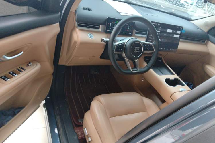 Used  E5 PLUS 2026 Model, 165km Long-Range First-Adoption Edition, 7-seater
