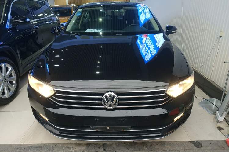 Used Volkswagen Magotan 2017 330TSI DSG Leading Model
