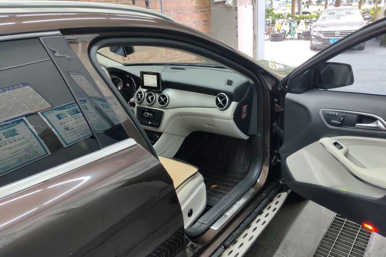 Used Mercedes-Benz GLA 2015 GLA 220 4MATIC Luxury Model
