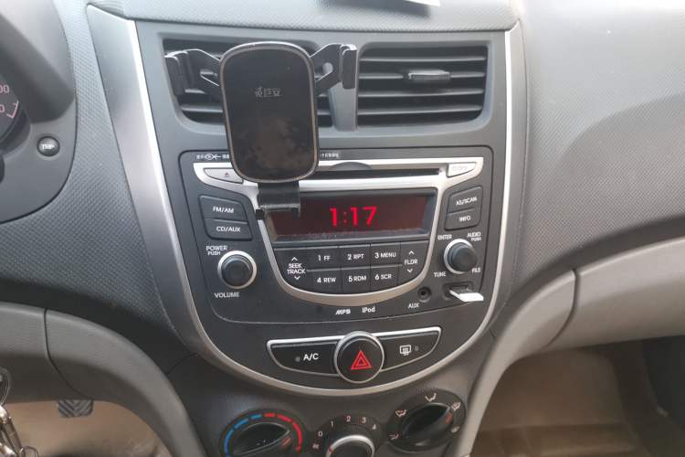 Used Hyundai Verna (older generation) 2014 1.4L Manual Smart GLS Trim