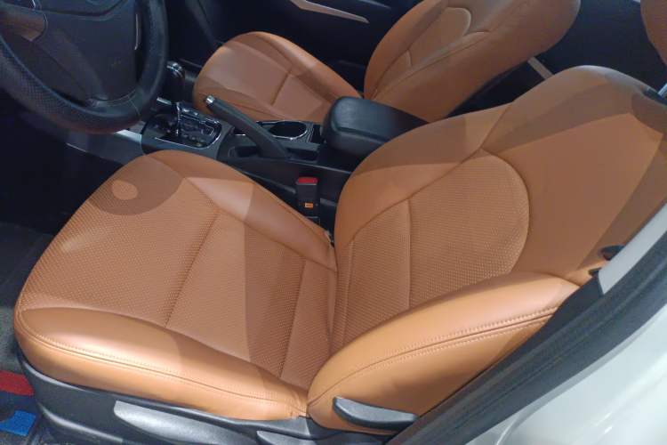 Used SsangYong Korando 2014 2.0L Gasoline Two-Wheel Drive Automatic Elite Navigation Edition
