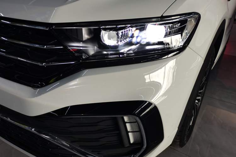 Used Volkswagen T-ROC 2022 280TSI DSG Two-Wheel Drive R-Line Pro PLUS
