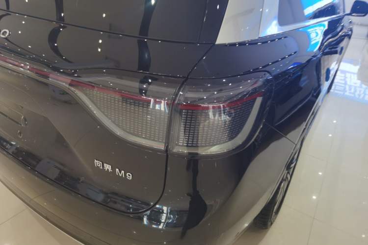 Used Hima AITO M9 2024 Range-Extended Ultra Version 42 kWh 6-Seater Model
