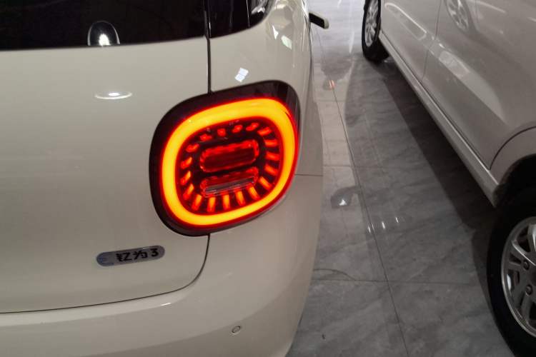 Used  3 2023 505km Air