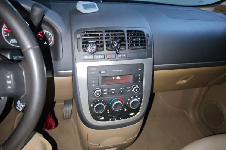 Used Buick GL8 2013 2.4L Executive Edition
