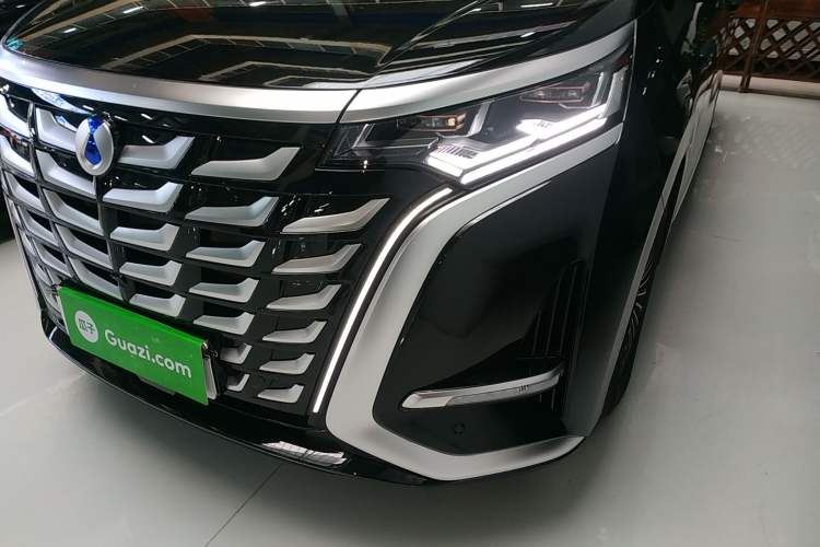 Used Denza D9 2025 DM-i Smart Drive 1020 Four-Wheel Drive Premium Model