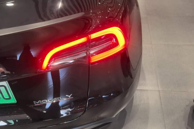 Used Tesla Model Y 2023 High-Performance All-Wheel-Drive Version
