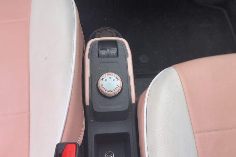 Used Chery QQ Ice Cream 2022 120km Conical Shape Lithium Iron Phosphate
