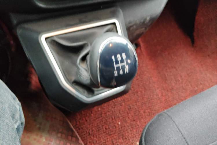 Used JMC Transit 2021 2.8T Space King Standard Version Short Wheelbase Mid-Height Roof 6-Seater Diesel Euro VI JX493
