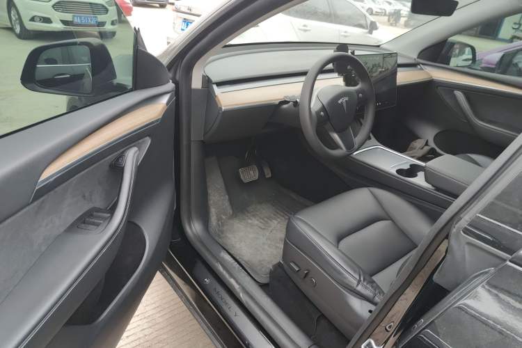 Used Tesla Model Y 2021 Standard Range Rear-Wheel Drive Version