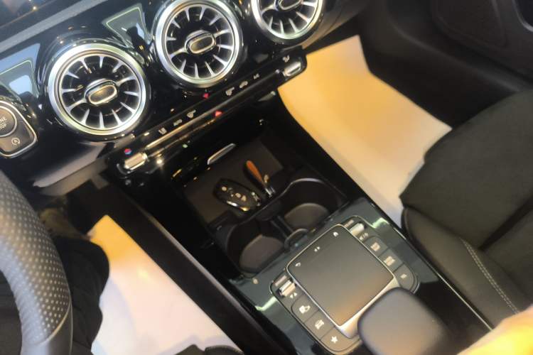 Used Mercedes-Benz A-Class 2022 Revised Version A 200 L Sport Sedan Fashionable Style