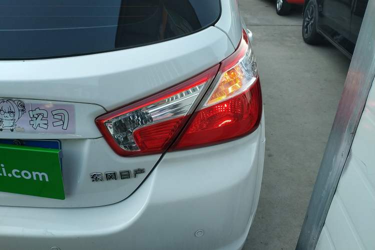 Used Venucia R50 2014 1.6L Automatic Splendid Edition