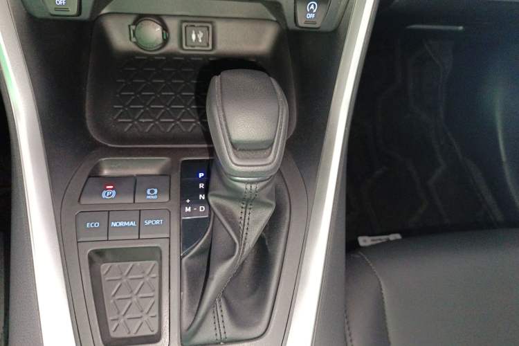 Used Toyota RAV4 2022 2.0L CVT Two-Wheel Drive Fashion Edition