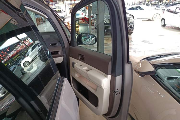 Used Li Auto MEGA 2024 Ultra Model
