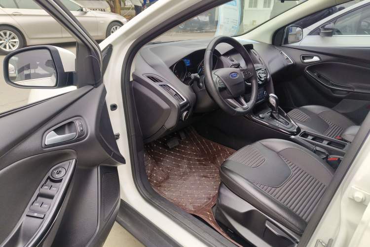 Used Ford Focus 2018 Sedan Classic 1.6L Automatic Trendy SmartDrive Edition
