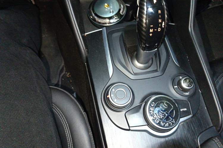 Used Alfa Romeo Giulia 2017 2.0T 200HP Luxury Edition
