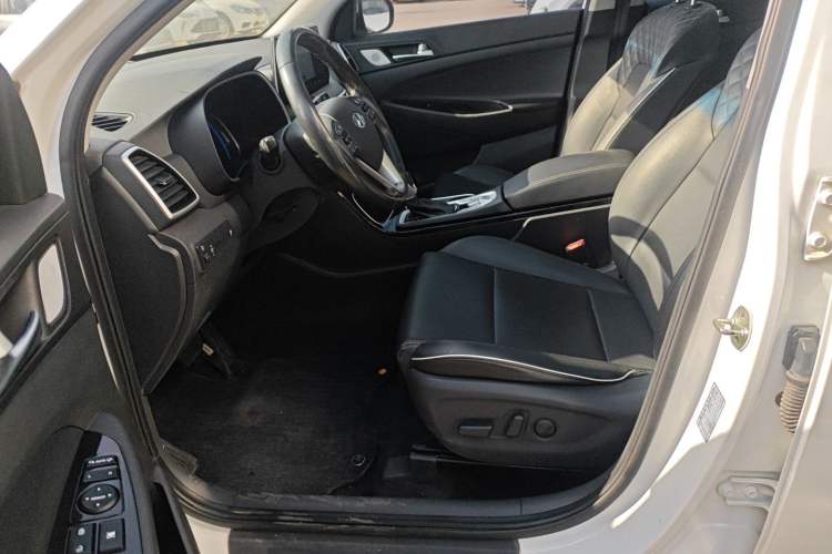 Used Hyundai Tucson 2019 280TGDi Dual-Clutch Two-Wheel Drive Fashion Edition China V Standard
