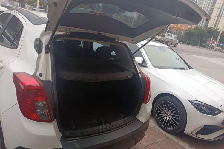 Used Buick Encore 2015 1.4T Automatic Two-Wheel Drive Urban Elite Version
